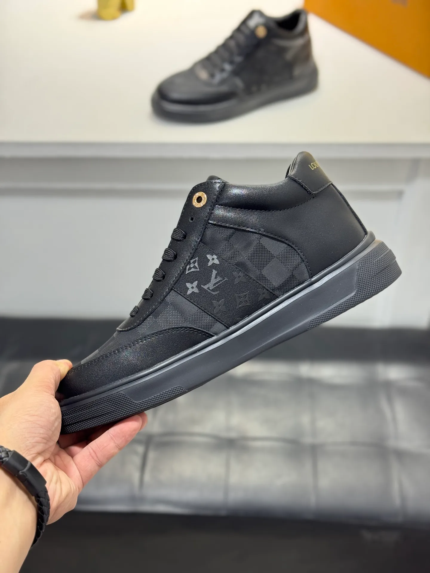 Men's Men's Shoes 💰420 [New Style] 🌂🌂Louis Vuitton😘L Luxurious new men's high-top sports boots, the upper is made of cowhide stitched with Lv plaid, and the style is fashionable. The sheepskin lining is high-end and comfortable, and the original rubber outsole is light and wear-resistant! Purely handmade, details determine quality! Size: 38-44<45 customized